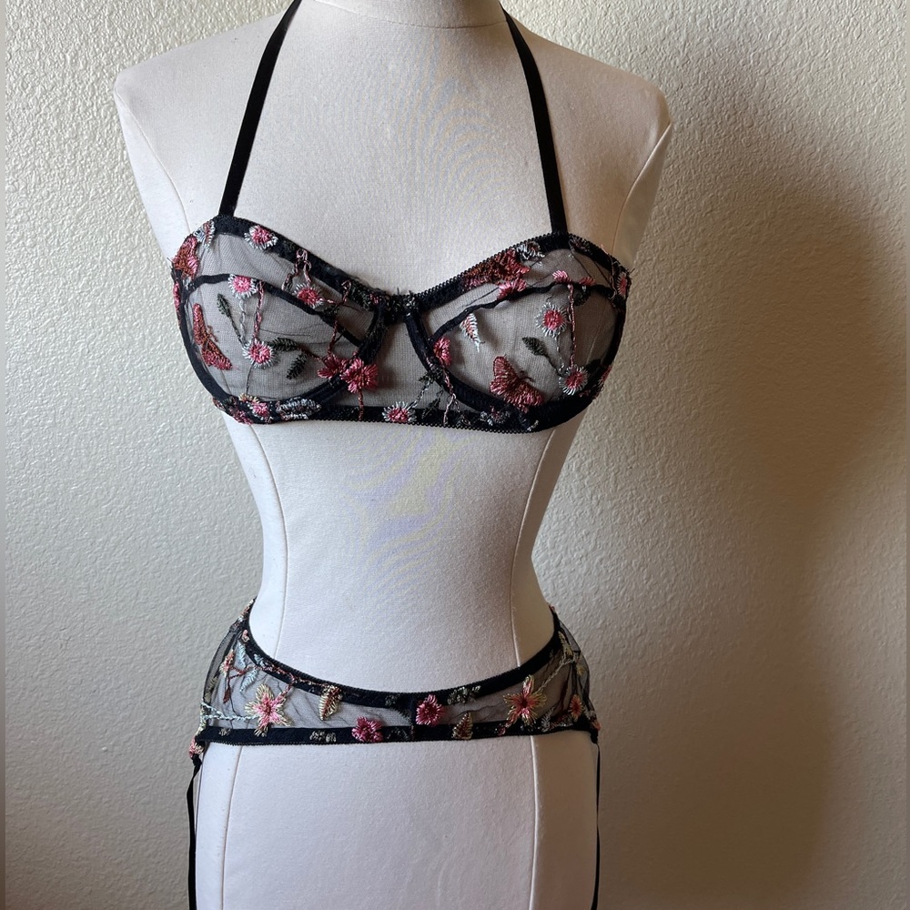 Sexy two piece sheer black lace flowers floral embroidery bra & garter belt set